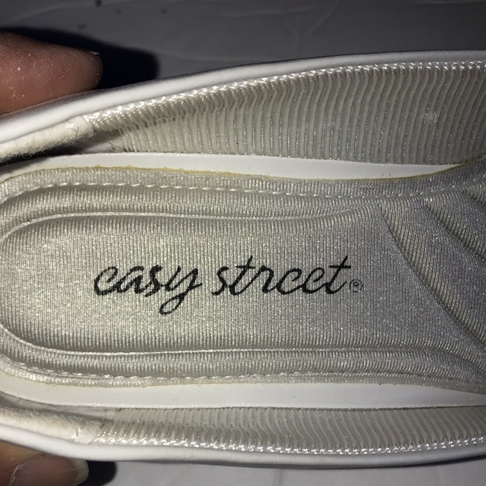 Women’s Easy Street Heels - Picture 3 of 11